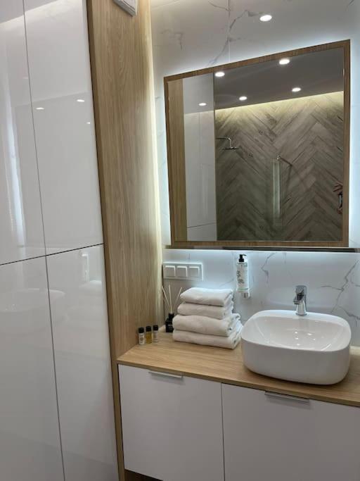 Forum Wola Fine Apartment Варшава Екстер'єр фото