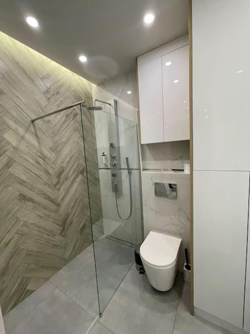 Forum Wola Fine Apartment Варшава Екстер'єр фото