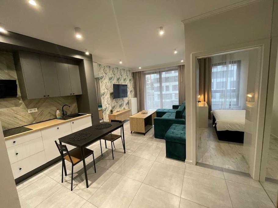 Forum Wola Fine Apartment Варшава Екстер'єр фото